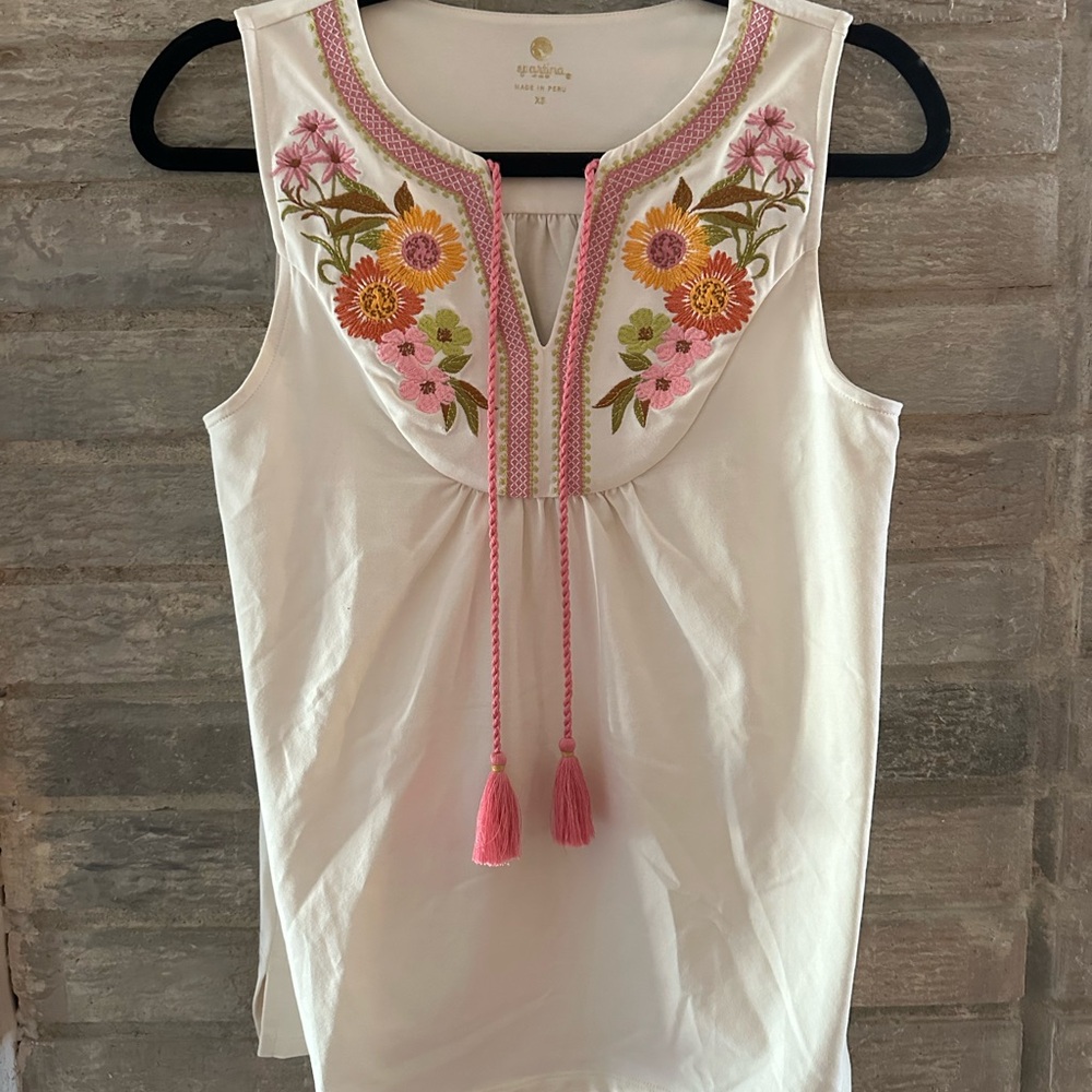 Spartina 449 White Sleeveless Embroidered Floral Tank with Pink Tassels